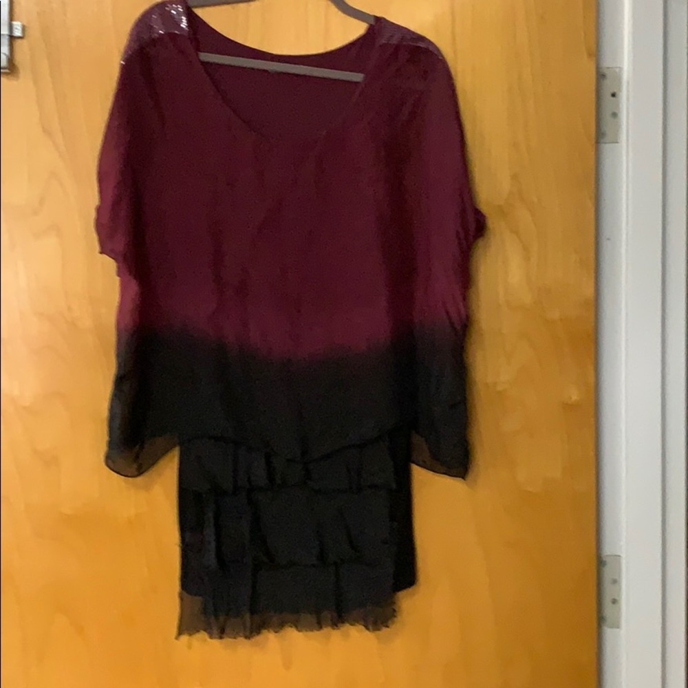 Wine like ruffled and sequin top M